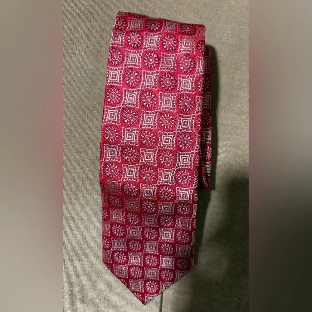 Hugo Boss Elegant Red Patterned Men's Tie